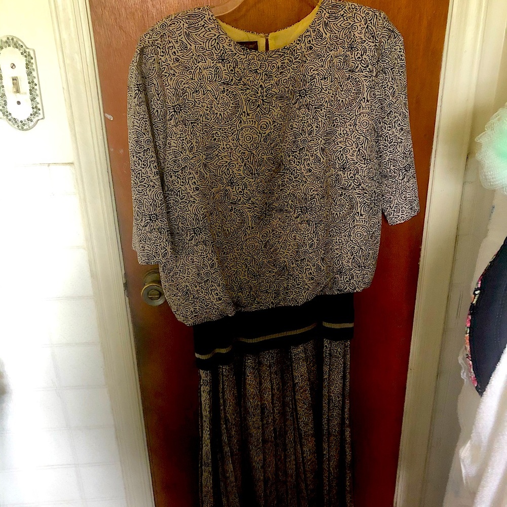 Classic vintage 80’s dress